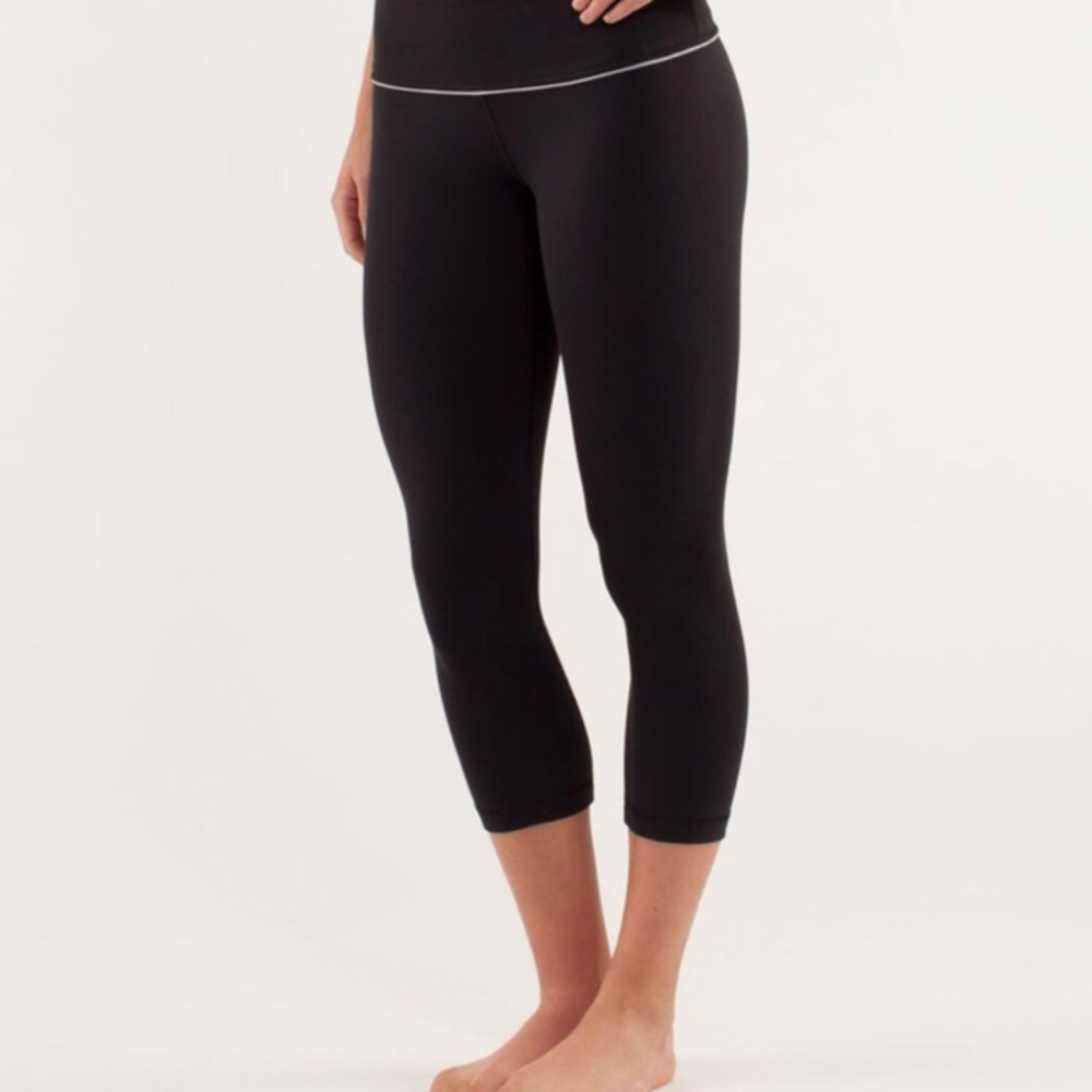 Lululemon Athletica Wonder Under Crop Black/Slate Silverscent Luon Size 8 Yoga
